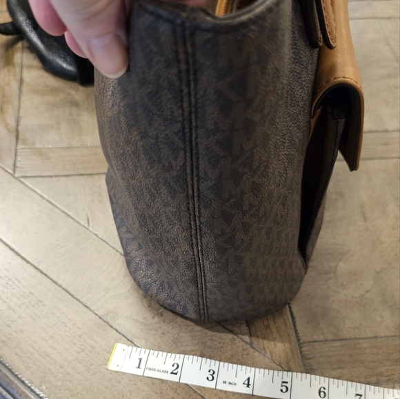 AWESOME MICHAEL KORS JET SET LOGO TOTE WITH POCKET - Picture 11 of 12